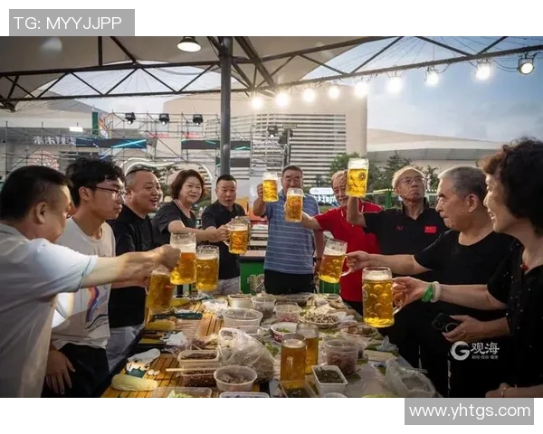 足球明星携手鲜啤酒打造激情夏日畅饮盛宴，畅享足球与美味的完美结合