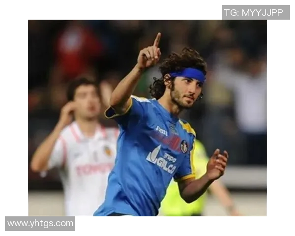 足球明星与挚友的传奇旅程共同追逐梦想与荣耀的故事 足球明星与挚友的传奇旅程共同追逐梦想与荣耀的故事